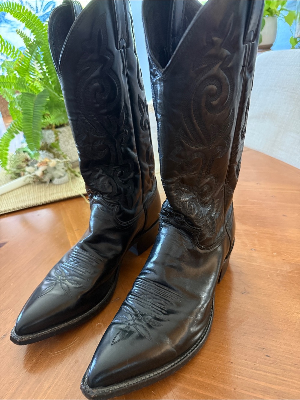 Justin Boots Black Leather Western Cowboy Boots with Embroidery